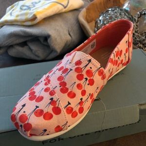 Brand new kid’s Toms